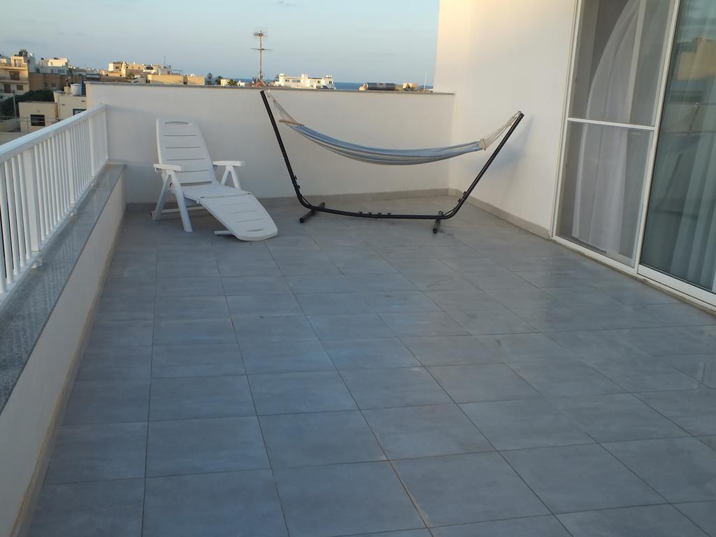 Penthouse Next To The Beach Marsaskala Exterior foto